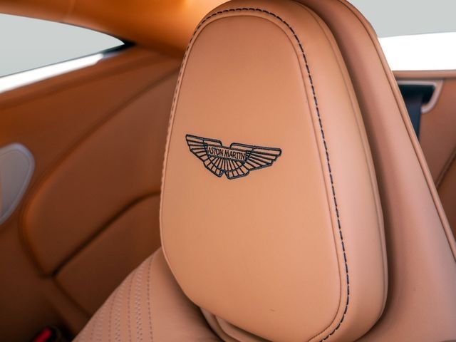Aston Martin DB11 2023