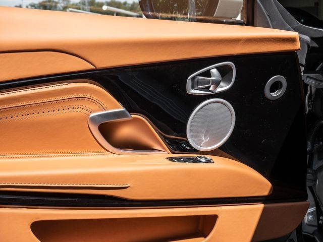 Aston Martin DB11 2023