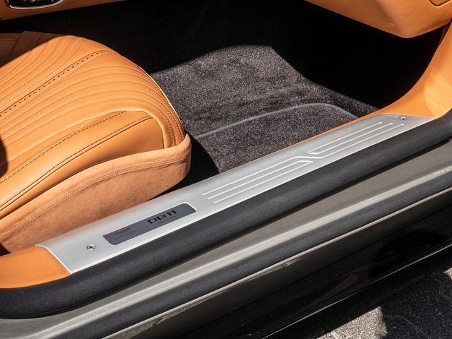 Aston Martin DB11 2023