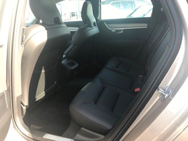 Volvo V90 2023