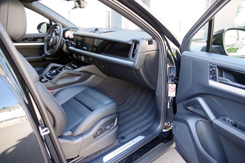 Porsche Cayenne 2025