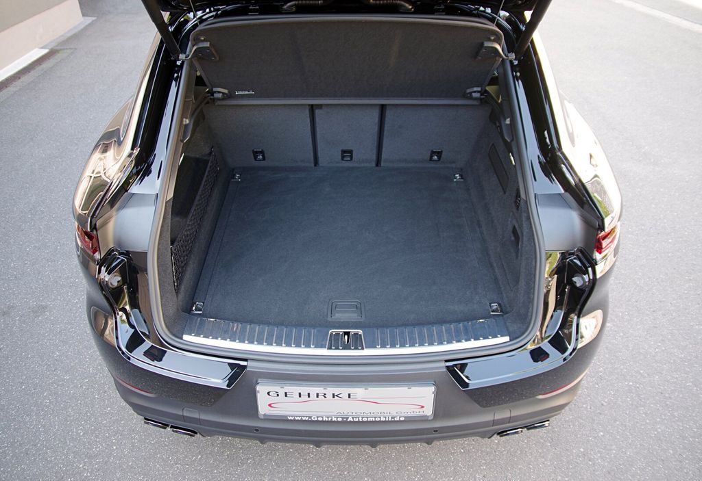 Porsche Cayenne 2025