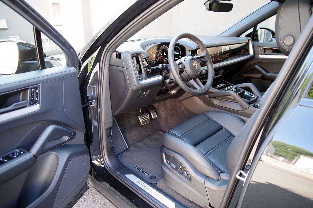 Porsche Cayenne 2025