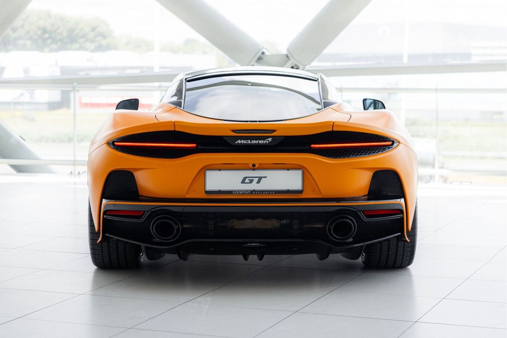 McLaren GT 2025
