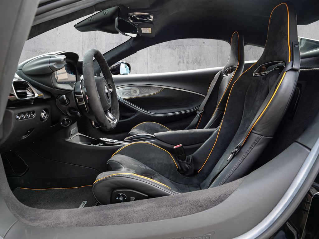 McLaren Artura 2023