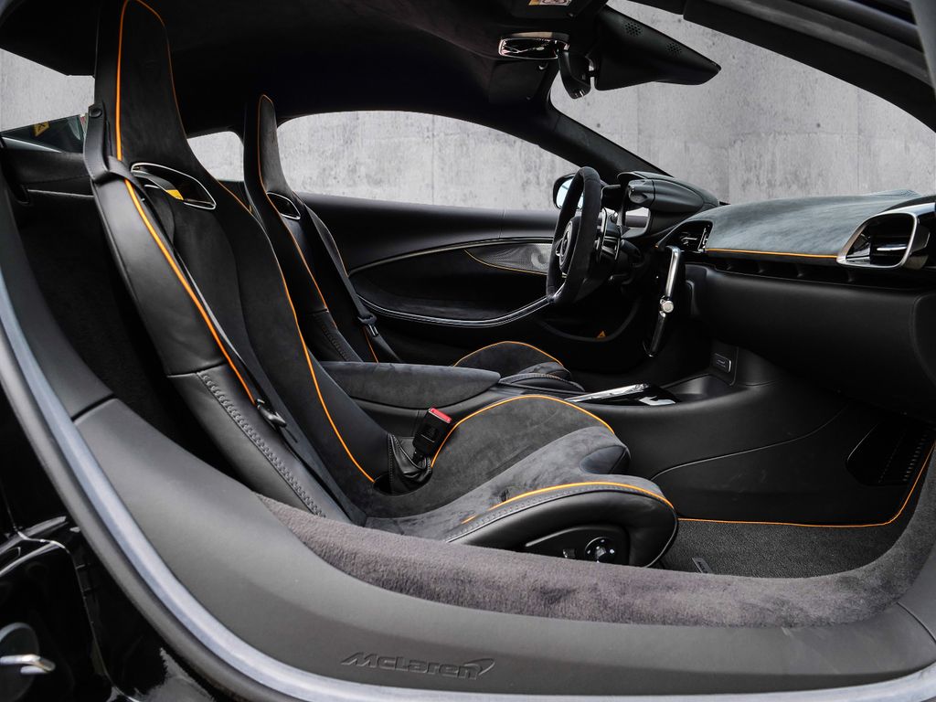 McLaren Artura 2023