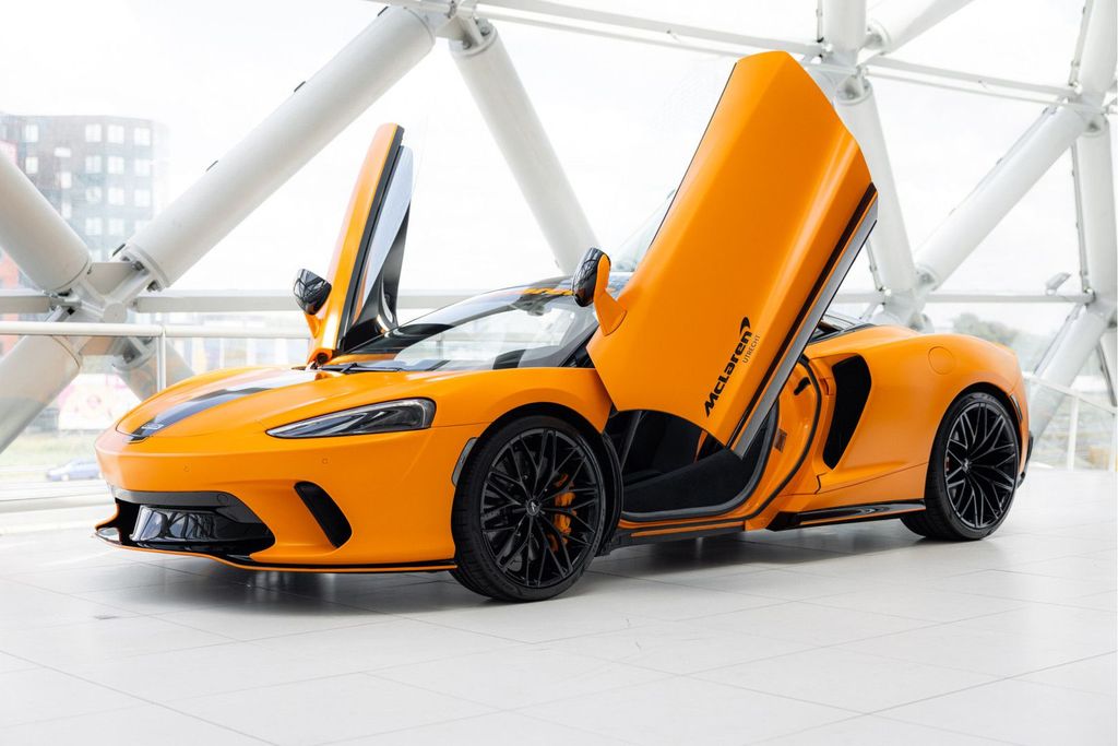 McLaren GT 2025