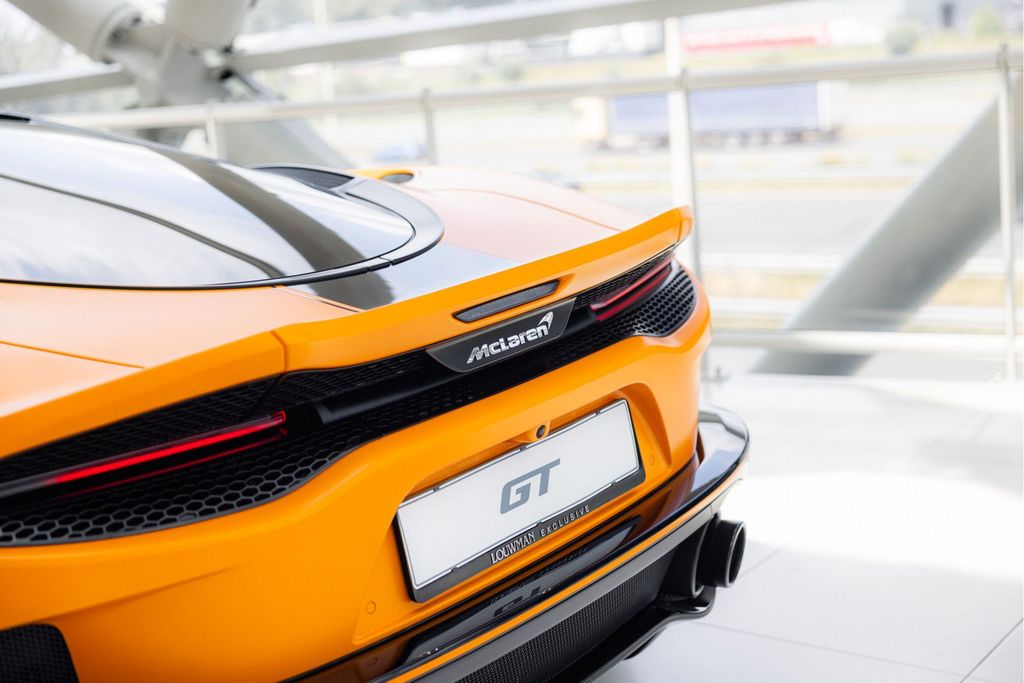 McLaren GT 2025