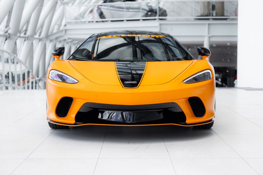 McLaren GT 2025