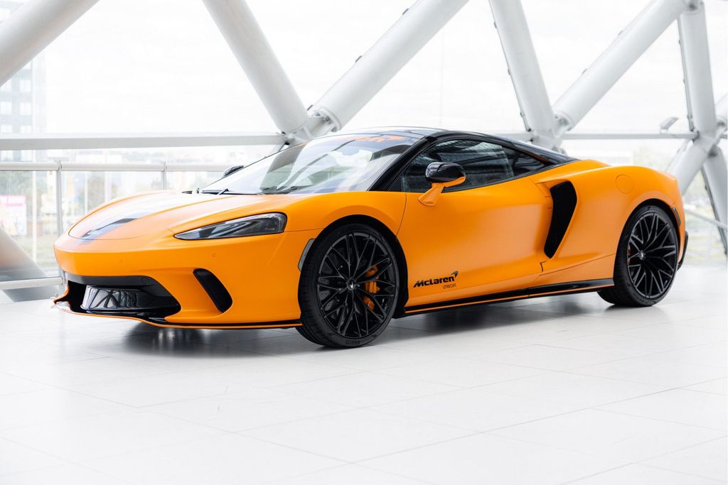 McLaren GT 2025