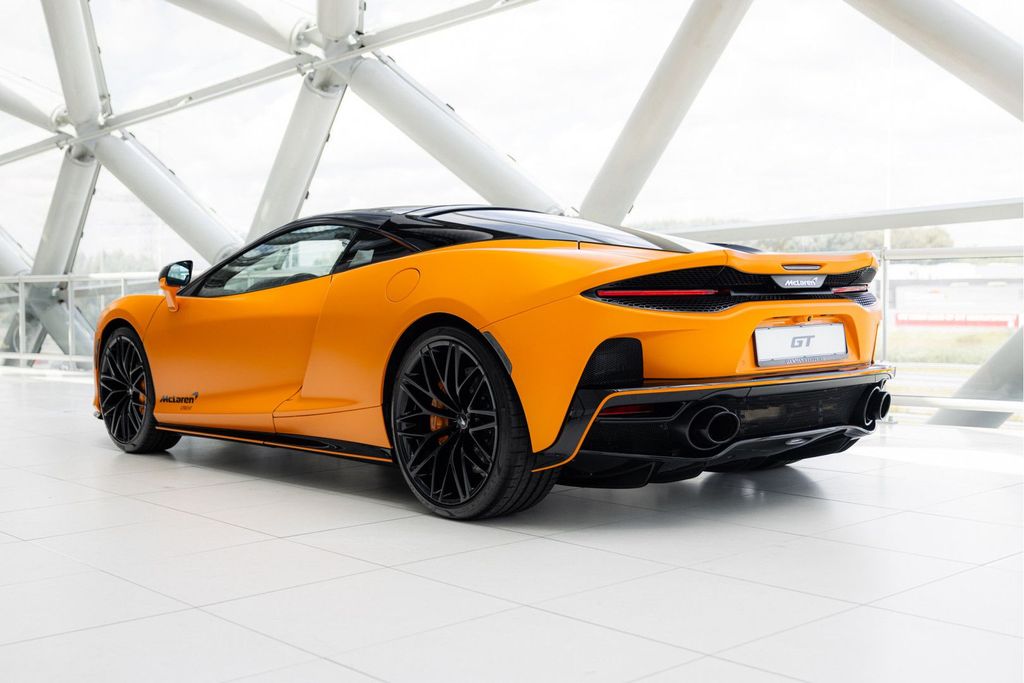 McLaren GT 2025