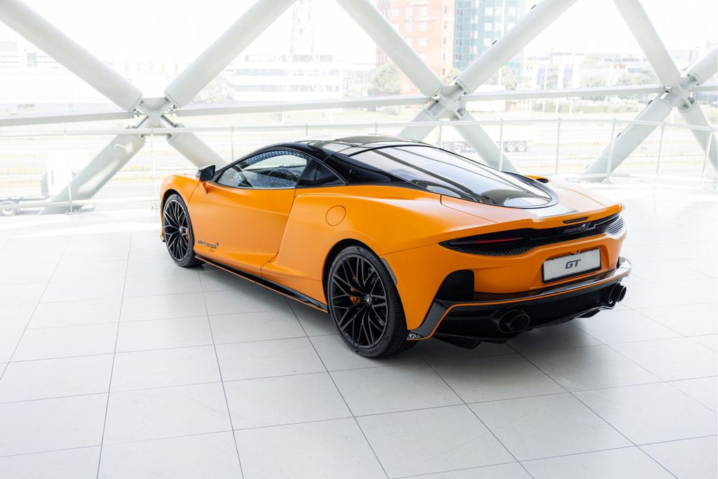 McLaren GT 2025