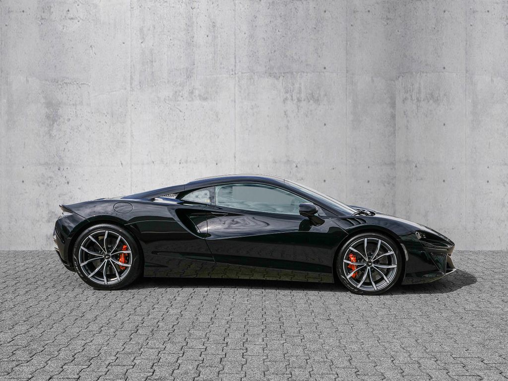 McLaren Artura 2023
