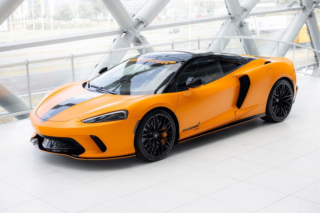 McLaren GT 2025