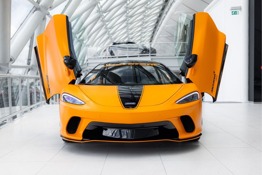 McLaren GT 2025