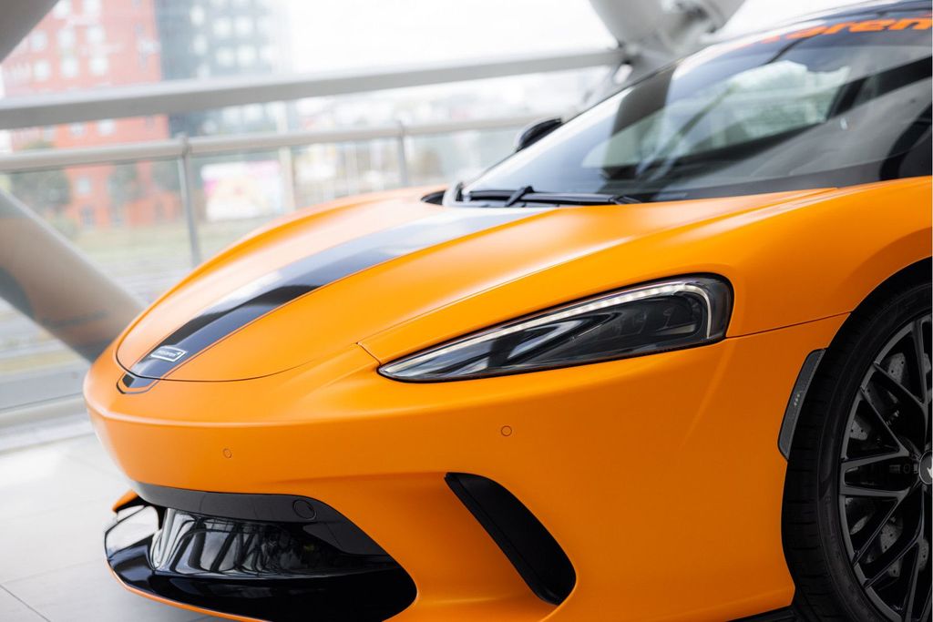 McLaren GT 2025
