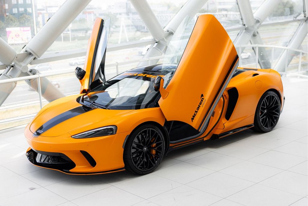 McLaren GT 2025