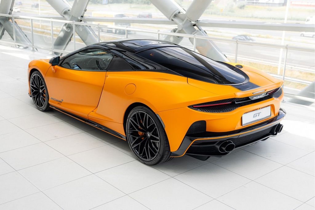 McLaren GT 2025