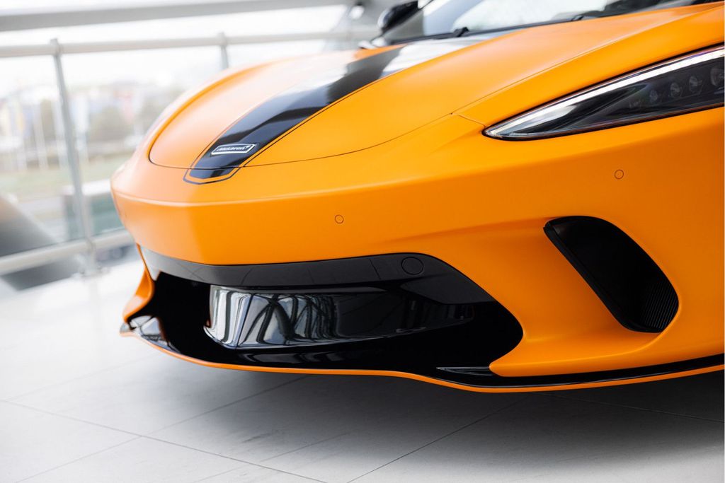 McLaren GT 2025