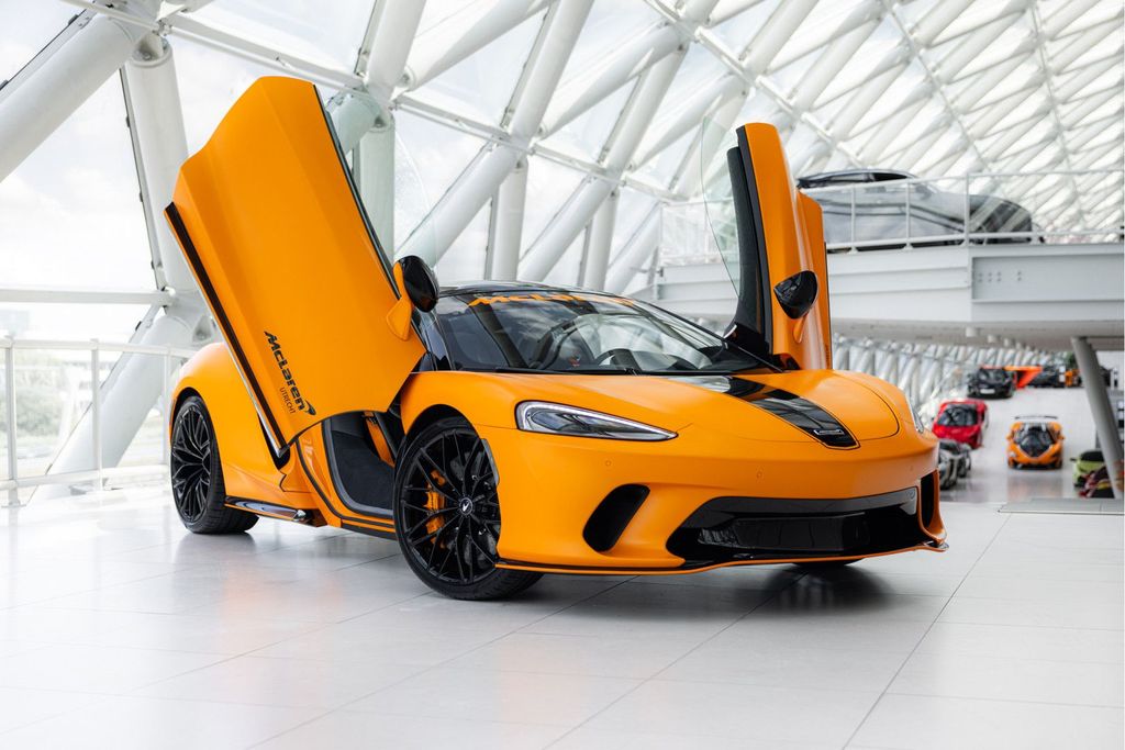 McLaren GT 2025