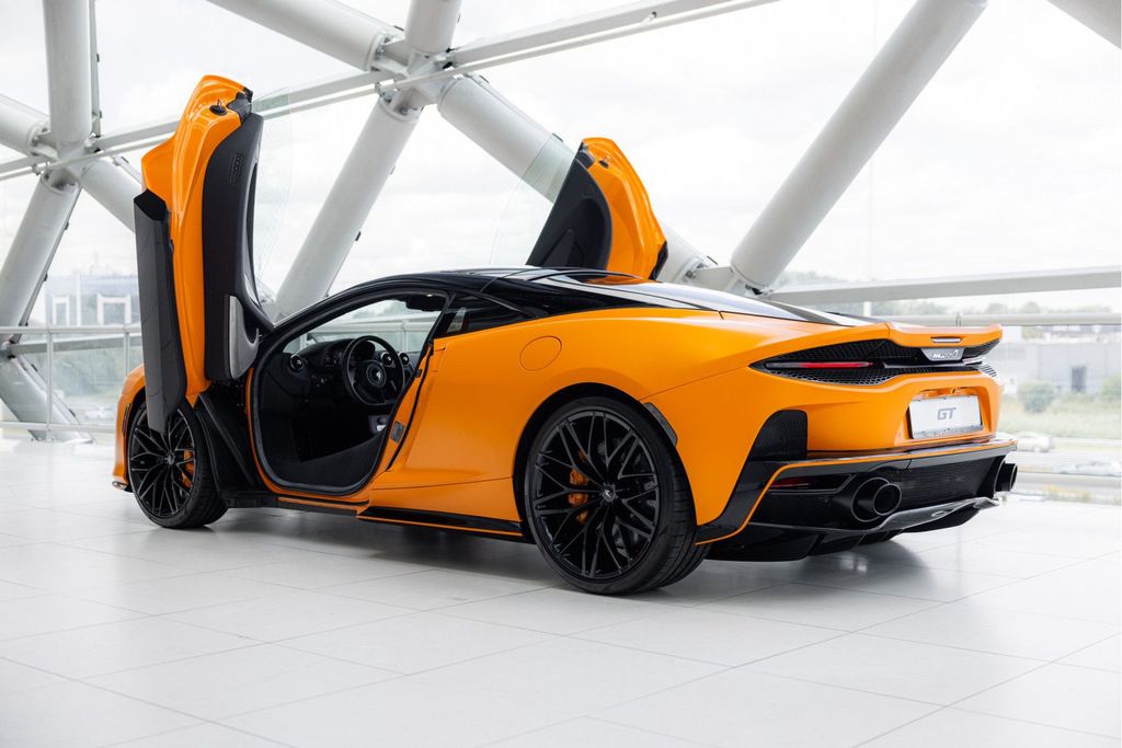 McLaren GT 2025