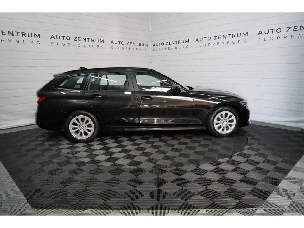 BMW 318 2022
