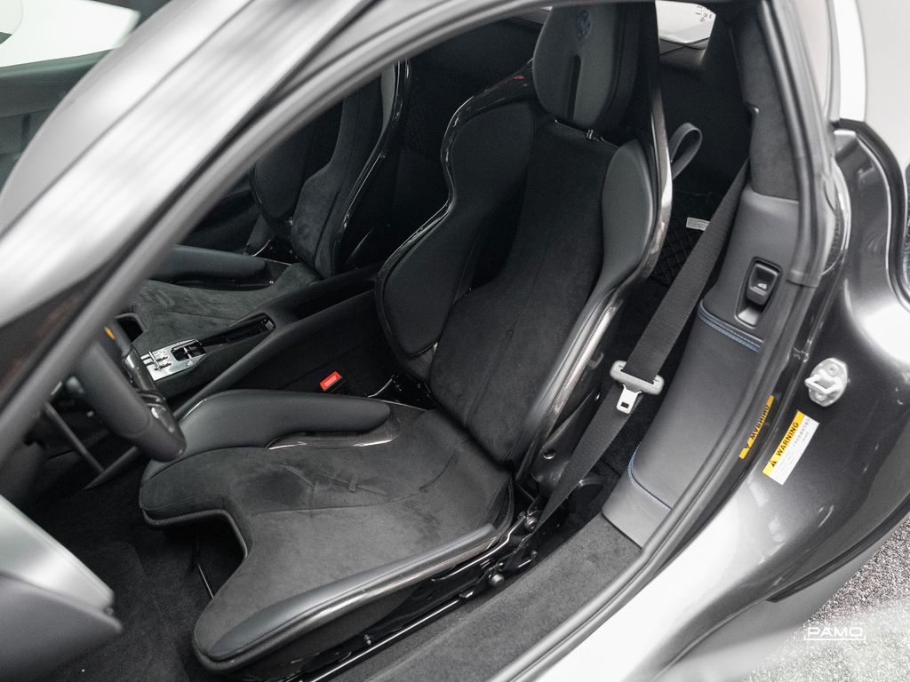 Ferrari 296 GTB 2025