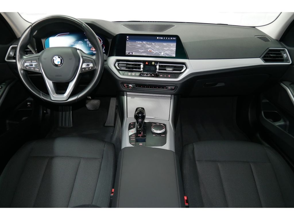 BMW 318 2022