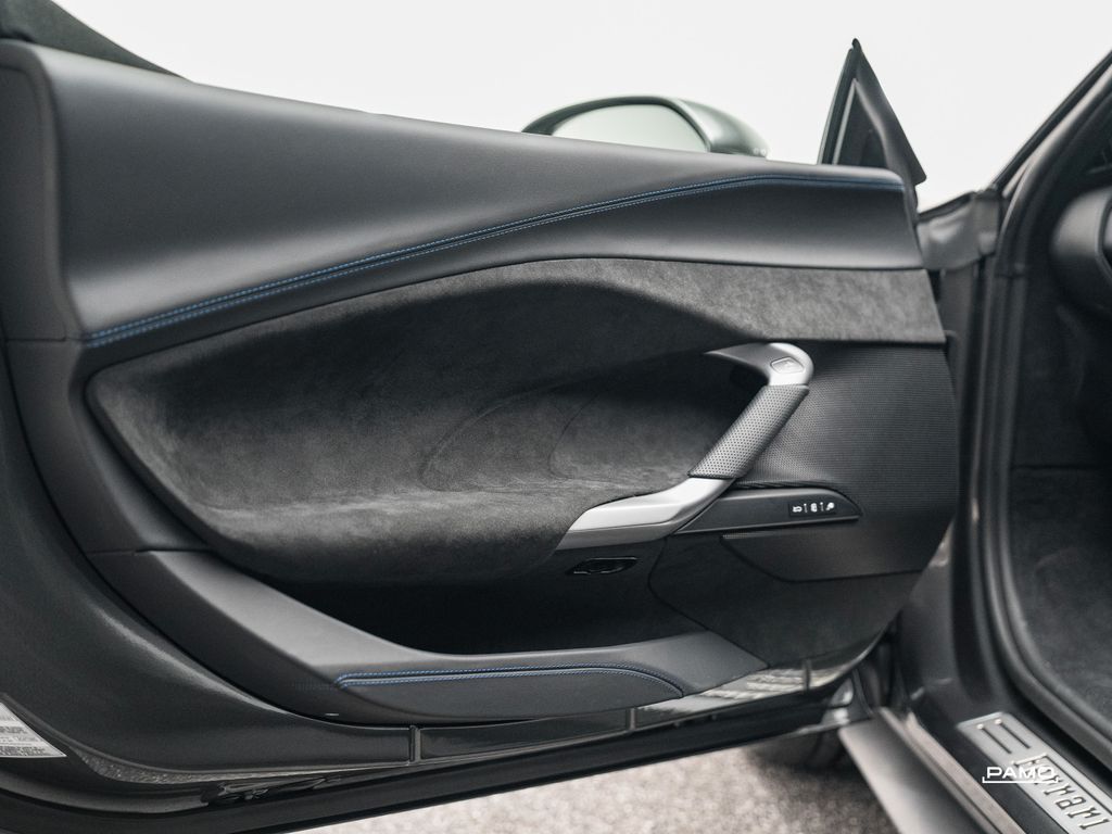 Ferrari 296 GTB 2025