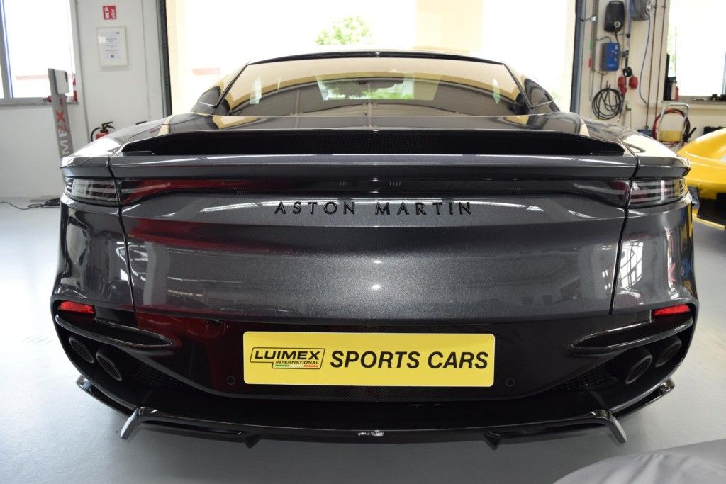 Aston Martin DBS 2023