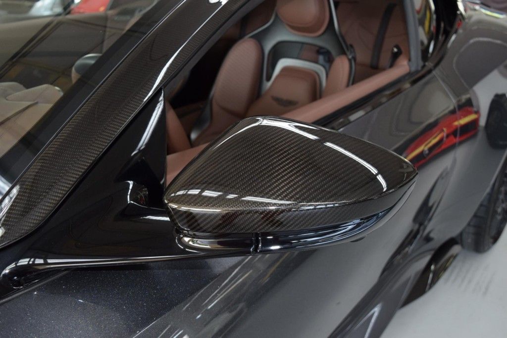 Aston Martin DBS 2023