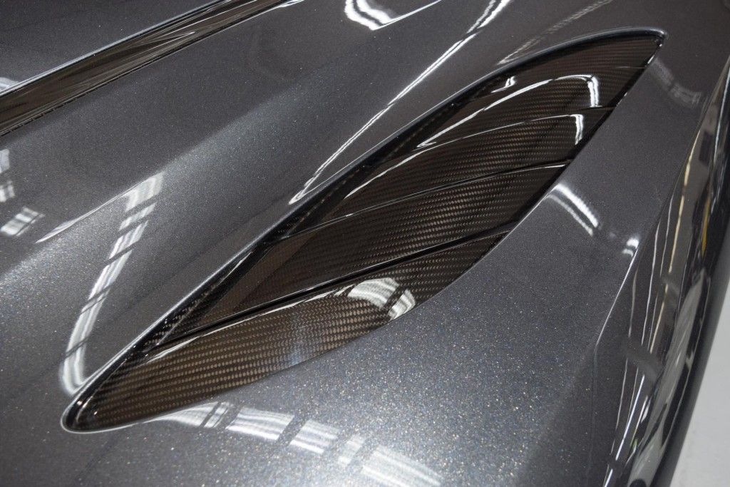 Aston Martin DBS 2023