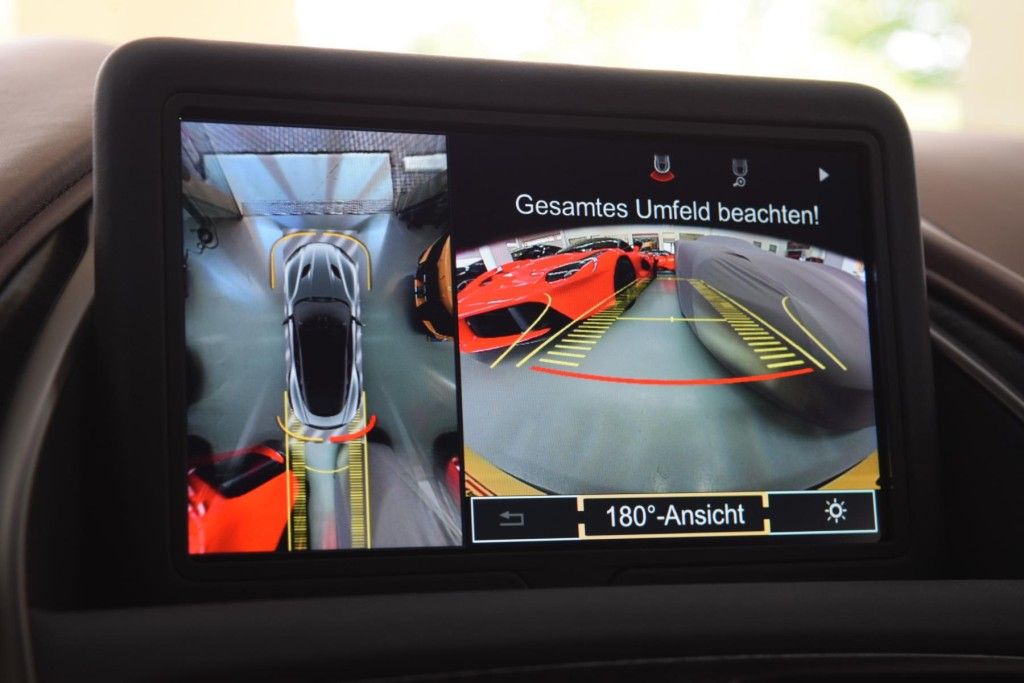 Aston Martin DBS 2023