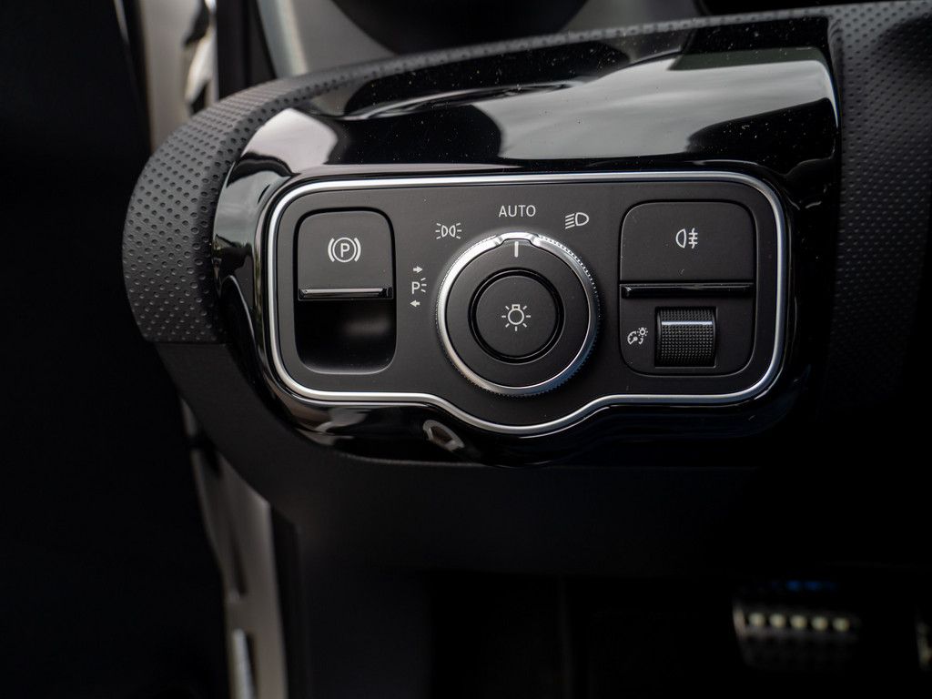 Mercedes-Benz A 180 2025