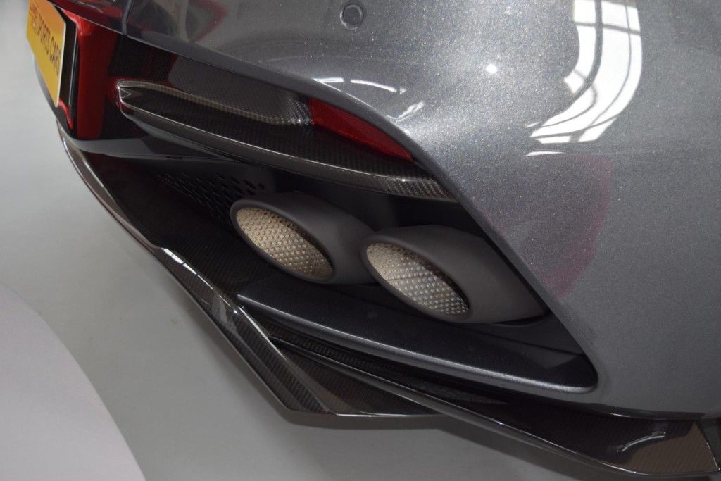 Aston Martin DBS 2023