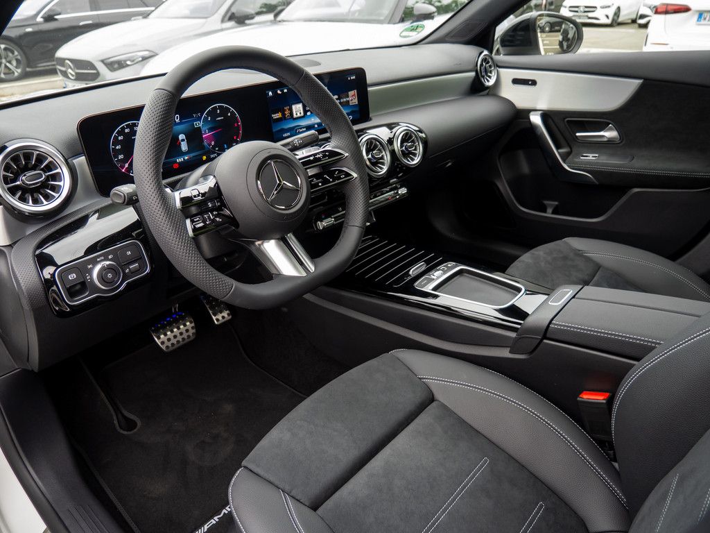Mercedes-Benz A 180 2025