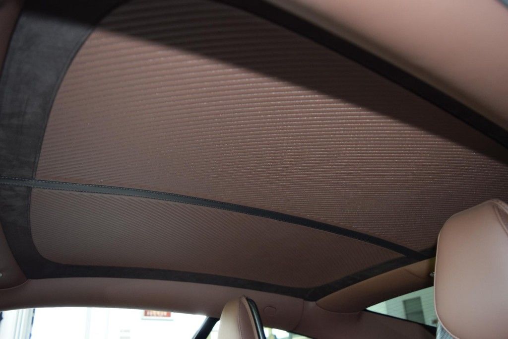 Aston Martin DBS 2023