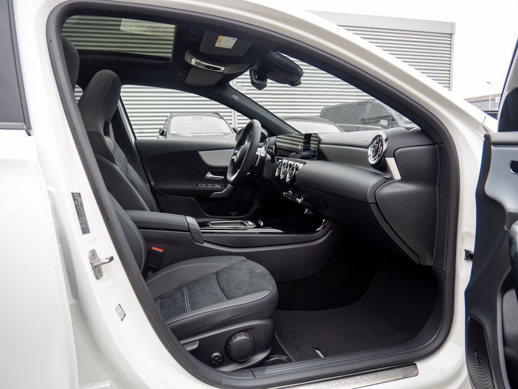 Mercedes-Benz A 180 2025