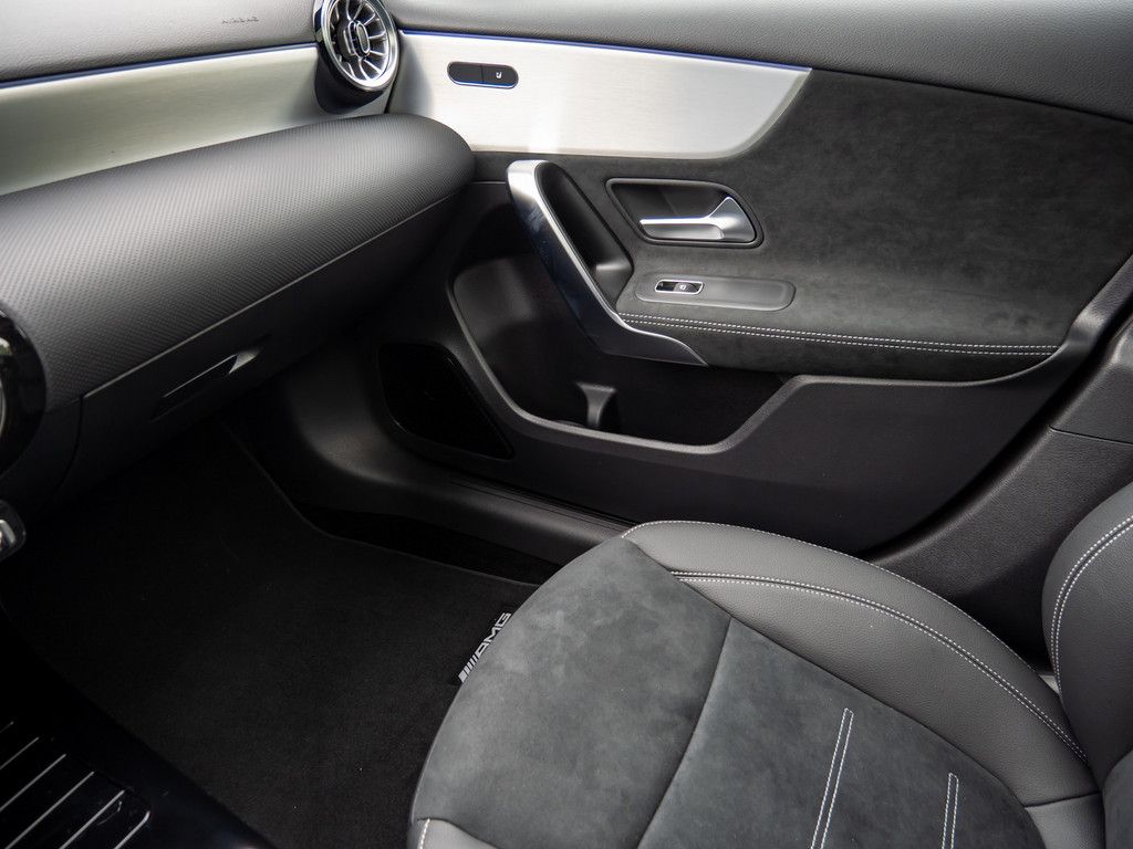 Mercedes-Benz A 180 2025