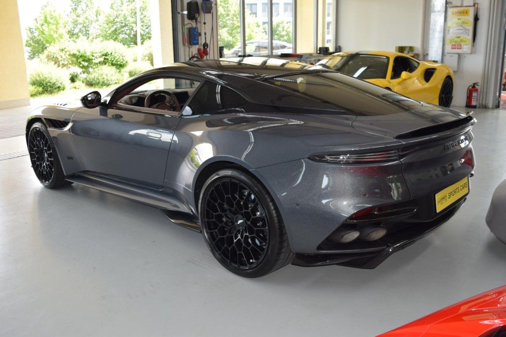 Aston Martin DBS 2023