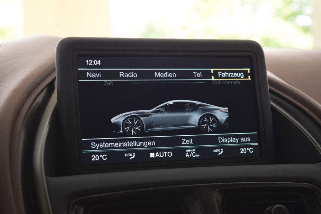 Aston Martin DBS 2023