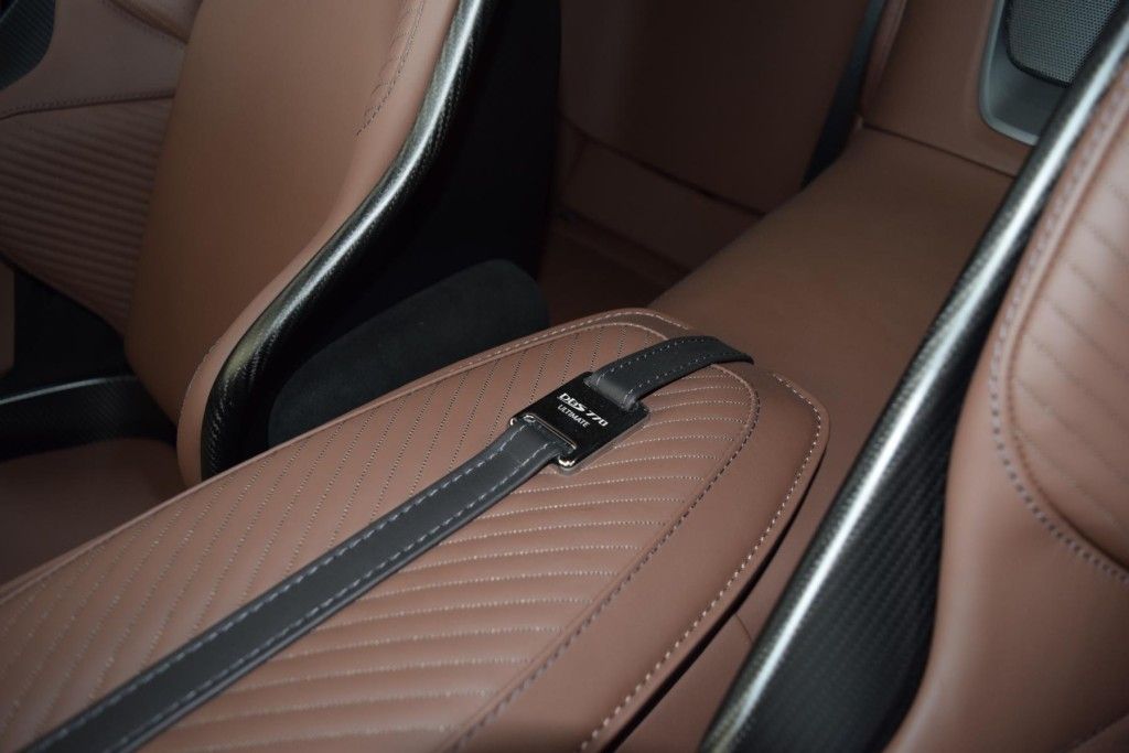 Aston Martin DBS 2023