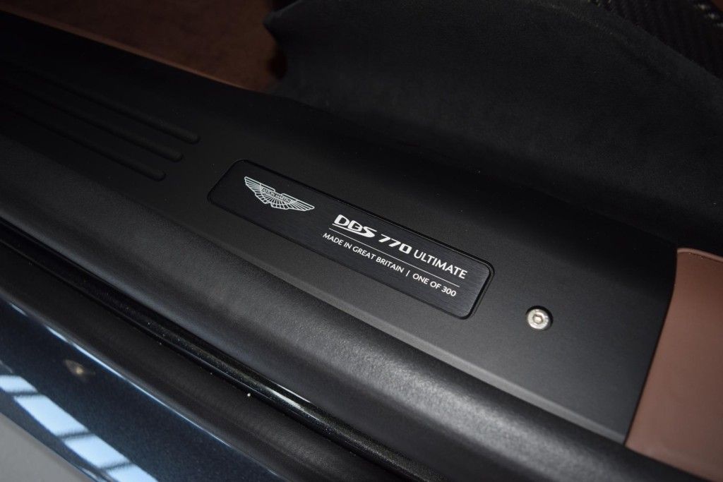 Aston Martin DBS 2023