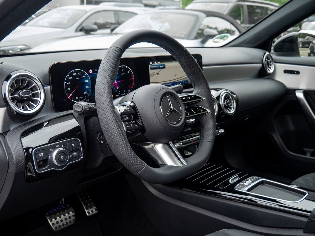 Mercedes-Benz A 180 2025