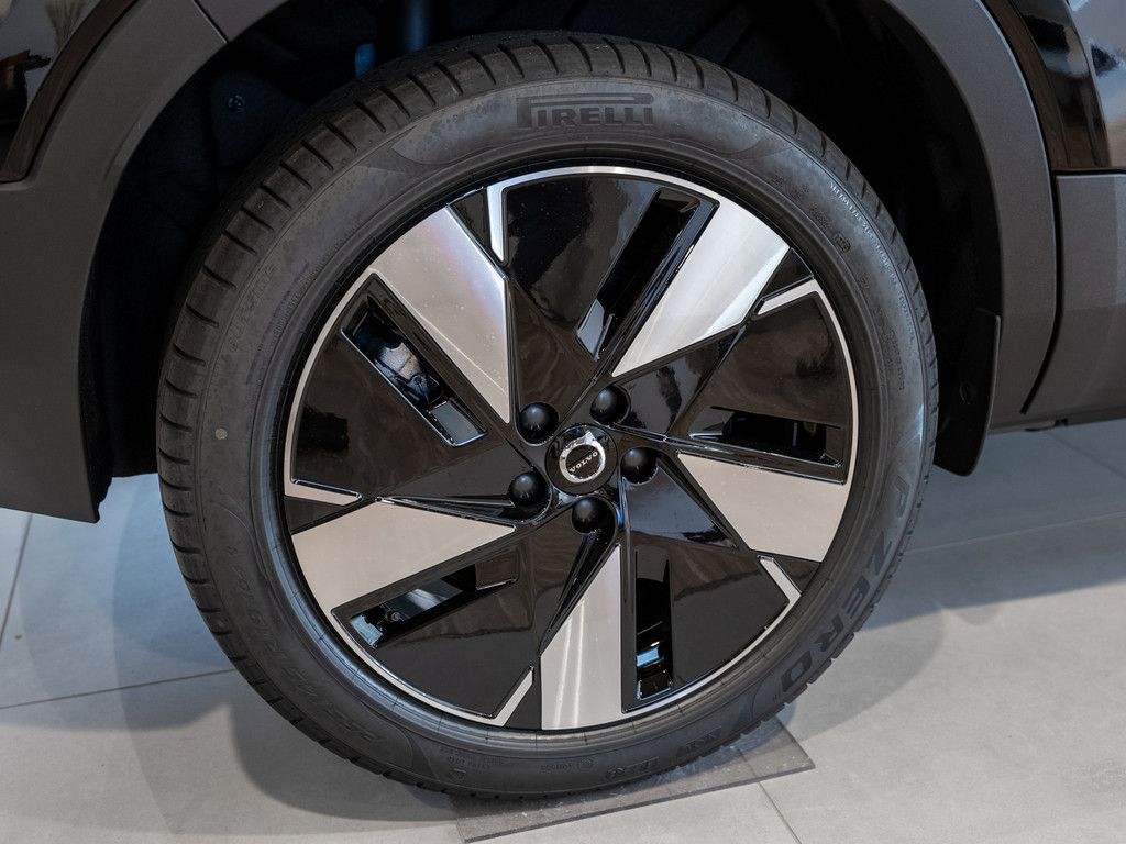 Volvo EX40 2025