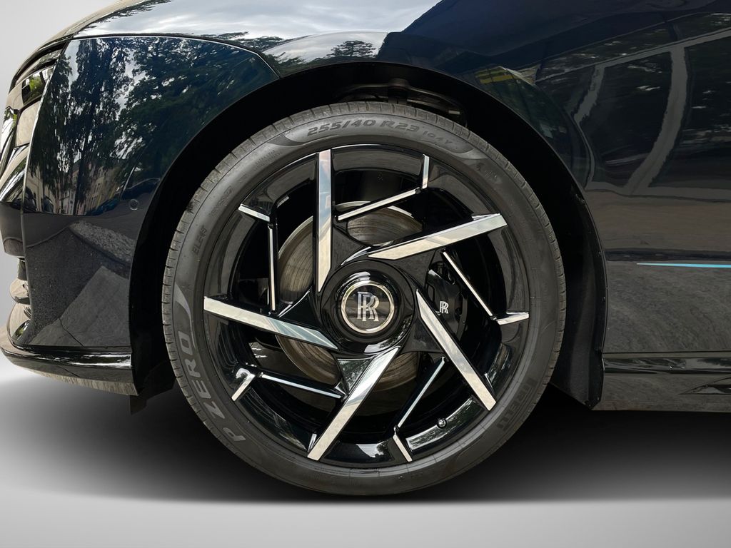 Rolls-Royce Spectre 2025