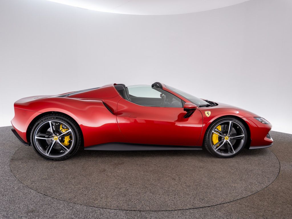 Ferrari 296 GTS 2024