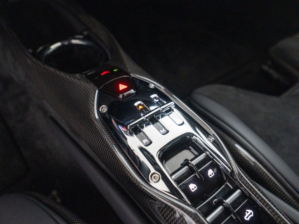 Ferrari 296 GTS 2024