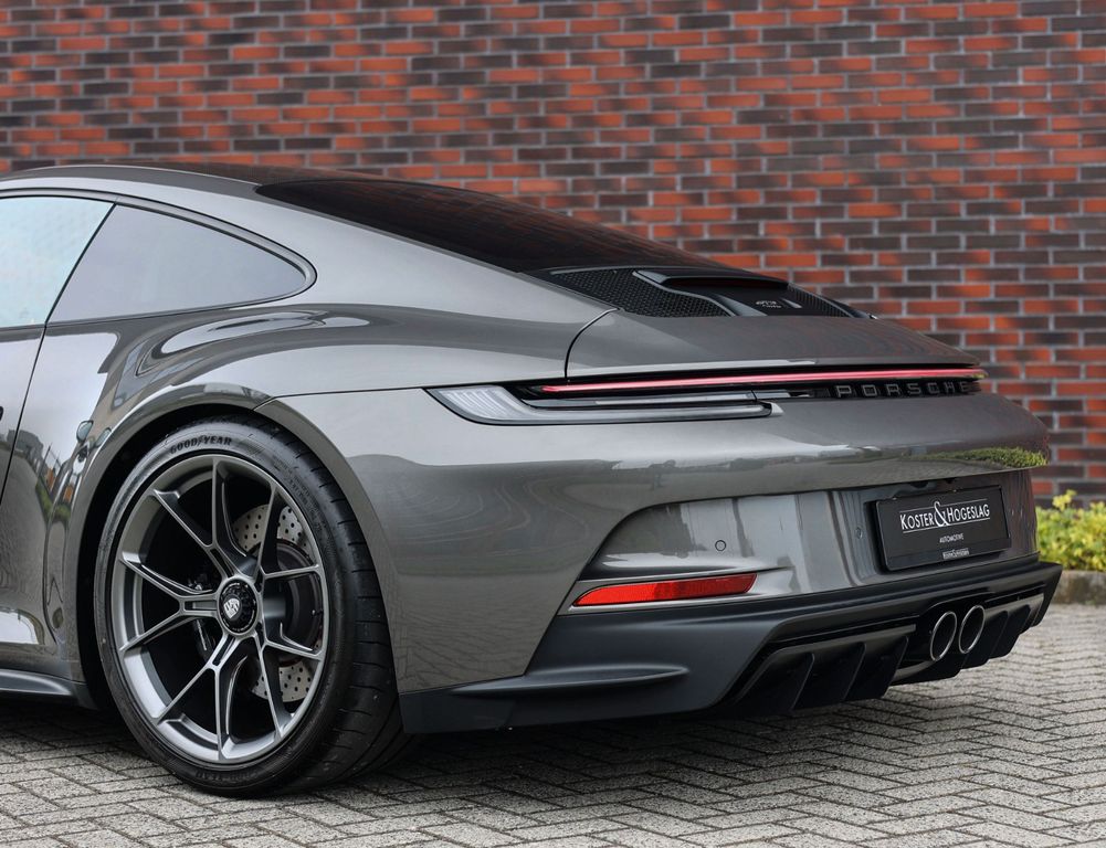 Porsche 992 2023