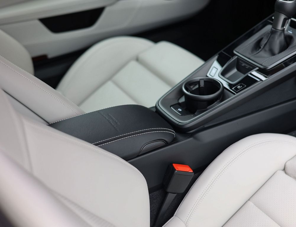 Porsche 992 2023